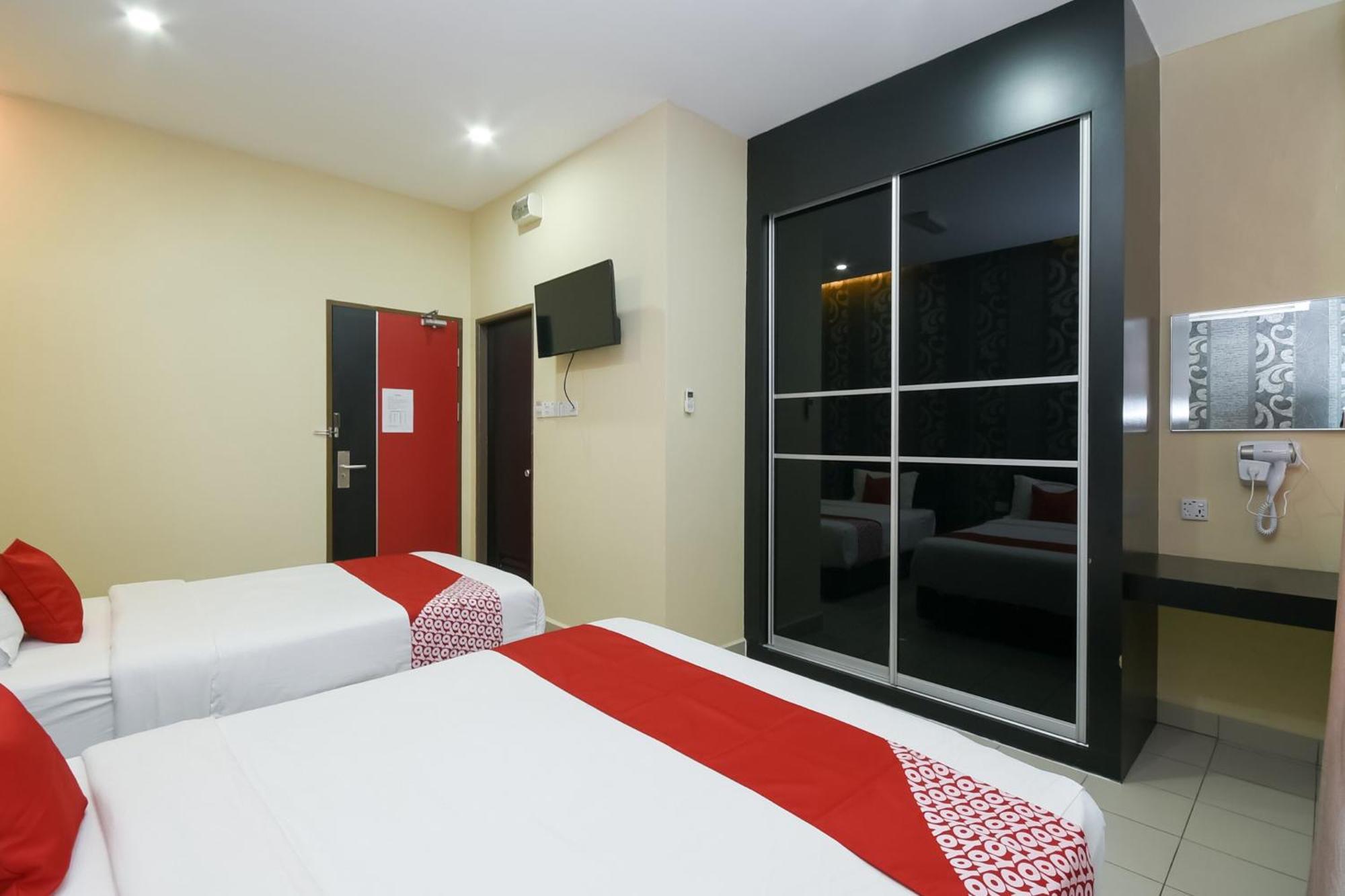 Oyo 89301 Ys Inn Miri Exterior photo